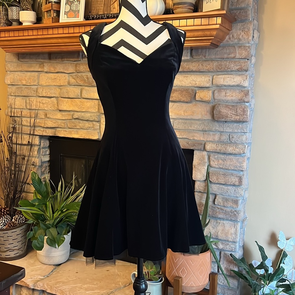 Betsy & Adam By Linda Bernell Black velvet fit & flare party/formal dress. NWT! - Picture 5 of 13